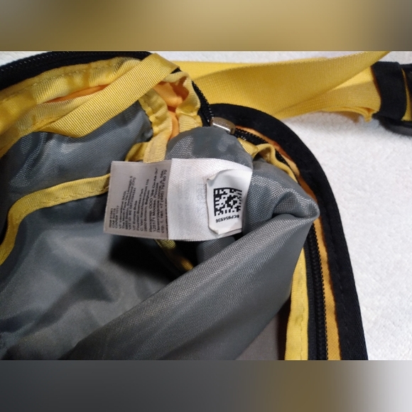 The NORTH FACE Yellow Script Waterproof Fanny Pack Crossbody waist purse… - Picture 7 of 13